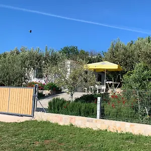 Ermali , Ksamil Albania